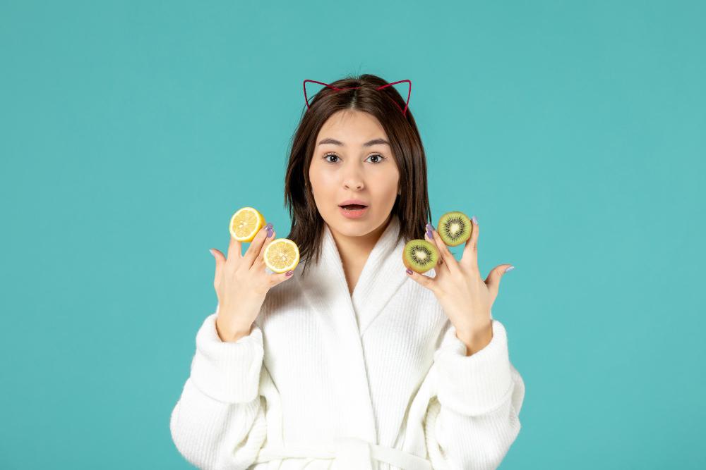 ภาพกราฟฟิกเกี่ยวกับประโยชน์ของการบริโภคอาหารเพื่อสุขภาพผิว สื่อสารด้วยข้อความภาษาไทย