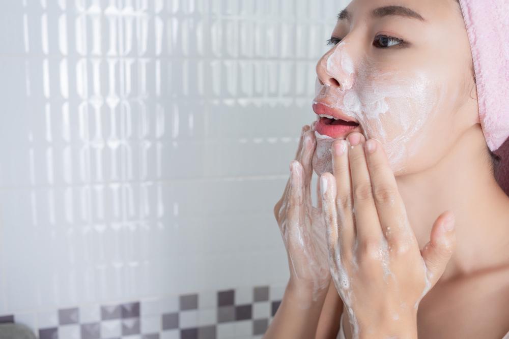 วิธีการสครับผิวอย่างถูกต้องพร้อมคำแนะนำสำหรับการดูแลผิวในชีวิตประจำวัน