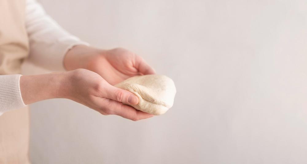 พัฟแต่งหน้าเนื้อเนียนหลากสี เหมาะสำหรับการแต่งหน้าให้ดูเรียบเนียนและเป็นธรรมชาติ